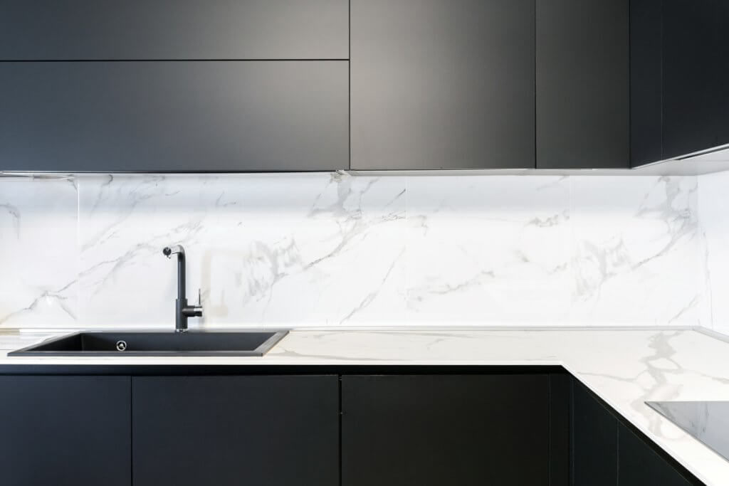 cucina con top in marmo