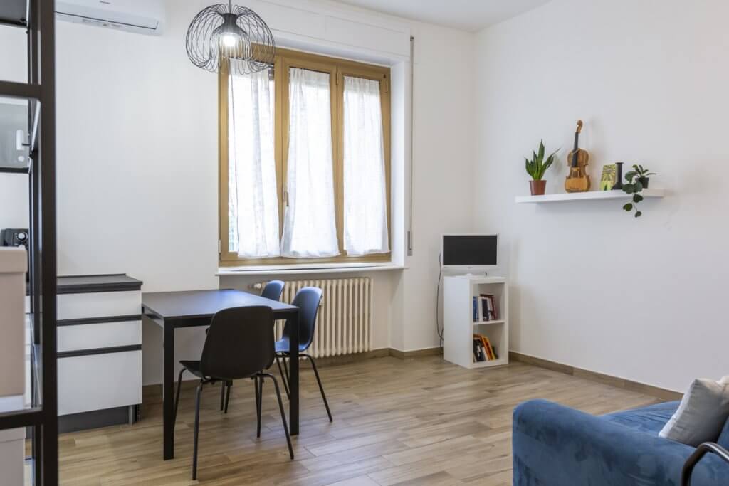 Open space living Room con parquet in gres